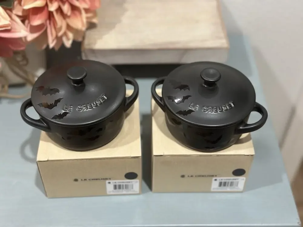LE CREUSET Matte Black Mini Round 8oz Cocotte Shiny Bat Decal Halloween Set-2